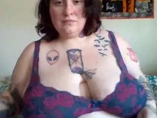 queenjezabel4444 on CamSoda 