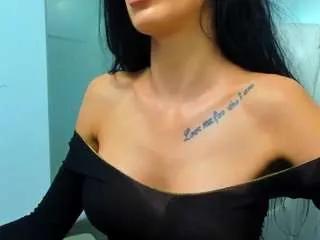 Freechat queenrafaelle on CamSoda