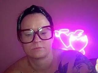 Freechat quinnmariexo on CamSoda