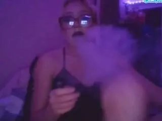 Offline ravebunnyyy on CamSoda