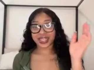 reallprettyjay on CamSoda 