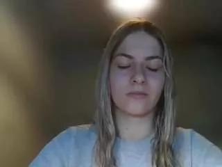 rosiejune on CamSoda 