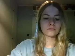 rosiejune on CamSoda 
