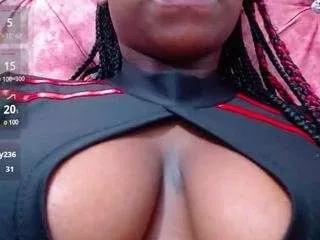 roxannelips on CamSoda 