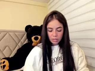 salomebrunette on CamSoda 