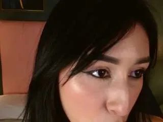 Freechat sara-martin on CamSoda