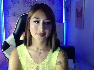 Freechat sara-martin on CamSoda