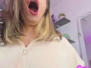 saralolo420 on CamSoda 
