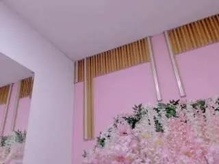 Freechat sarenluxx on CamSoda