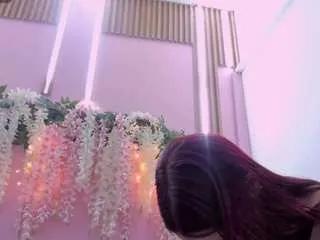 Freechat sarenluxx on CamSoda