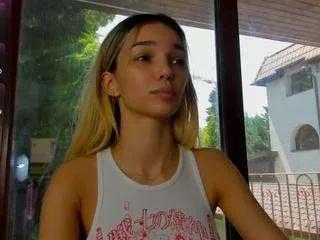 sassyt33n on CamSoda 