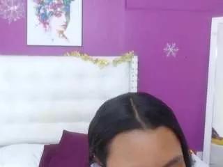 sexy-tiny-sarah on CamSoda 
