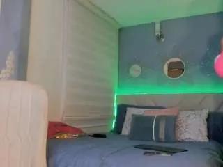 Freechat sexycouple2284 on CamSoda