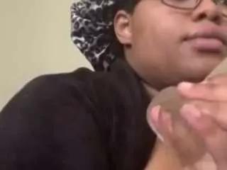 sexymilfarie on CamSoda 