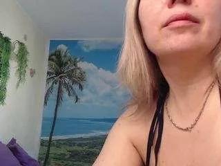 soaring-love on CamSoda 