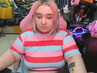 Freechat softie-sofy on CamSoda