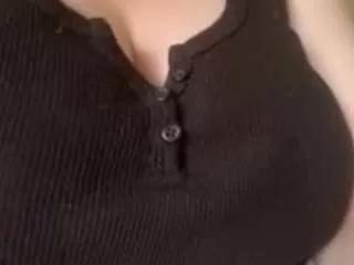 sweetpeatia on CamSoda 