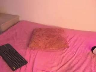 Freechat sweettirenn on CamSoda