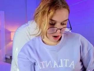 thalia-13 on CamSoda 
