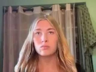 Freechat thelittlebambii on CamSoda