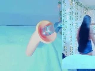 tiffanny-loveee on CamSoda 