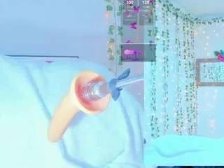 tiffanny-loveee on CamSoda 