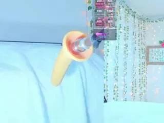 tiffanny-loveee on CamSoda 