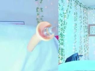 tiffanny-loveee on CamSoda 