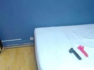 tiny-whore18 on CamSoda 