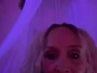 trixiekisses on CamSoda 