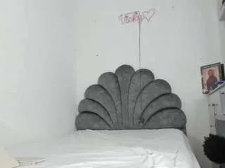 Freechat vicky-hot on CamSoda