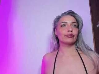 victoria-hott on CamSoda 