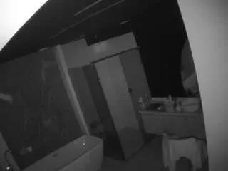 Freechat voyeurcam-casa-salsa-bathroom-4 on CamSoda