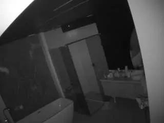 Freechat voyeurcam-casa-salsa-bathroom-4 on CamSoda