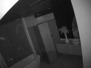 Freechat voyeurcam-casa-salsa-bathroom-4 on CamSoda