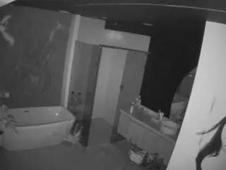 Freechat voyeurcam-casa-salsa-bathroom-4 on CamSoda