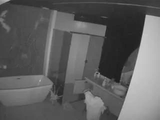 Freechat voyeurcam-casa-salsa-bathroom-4 on CamSoda