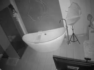 Freechat voyeurcam-casa-salsa-bathroom-5 on CamSoda