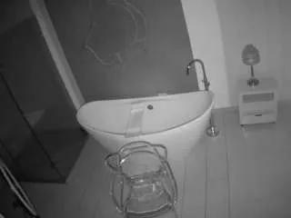 Freechat voyeurcam-casa-salsa-bathroom-5 on CamSoda