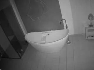 Freechat voyeurcam-casa-salsa-bathroom-5 on CamSoda