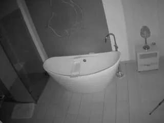 Freechat voyeurcam-casa-salsa-bathroom-5 on CamSoda