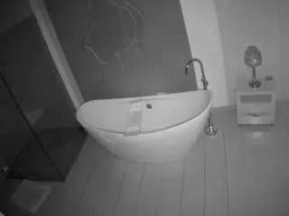 Freechat voyeurcam-casa-salsa-bathroom-5 on CamSoda