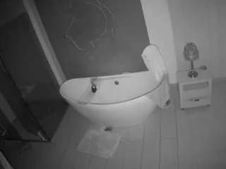 Freechat voyeurcam-casa-salsa-bathroom-5 on CamSoda