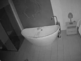 Freechat voyeurcam-casa-salsa-bathroom-5 on CamSoda