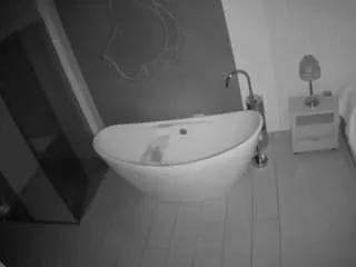 Freechat voyeurcam-casa-salsa-bathroom-5 on CamSoda