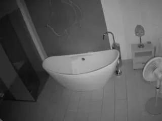 Freechat voyeurcam-casa-salsa-bathroom-5 on CamSoda