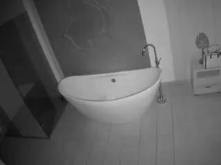 Freechat voyeurcam-casa-salsa-bathroom-5 on CamSoda