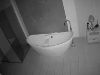 Freechat voyeurcam-casa-salsa-bathroom-5 on CamSoda