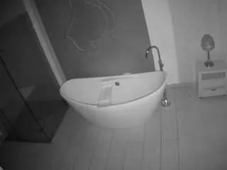 Freechat voyeurcam-casa-salsa-bathroom-5 on CamSoda