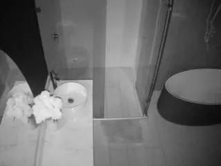 Freechat voyeurcam-casa-salsa-bathroom-6 on CamSoda